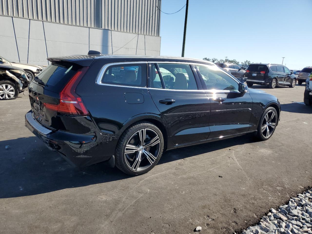 2020 VOLVO V60