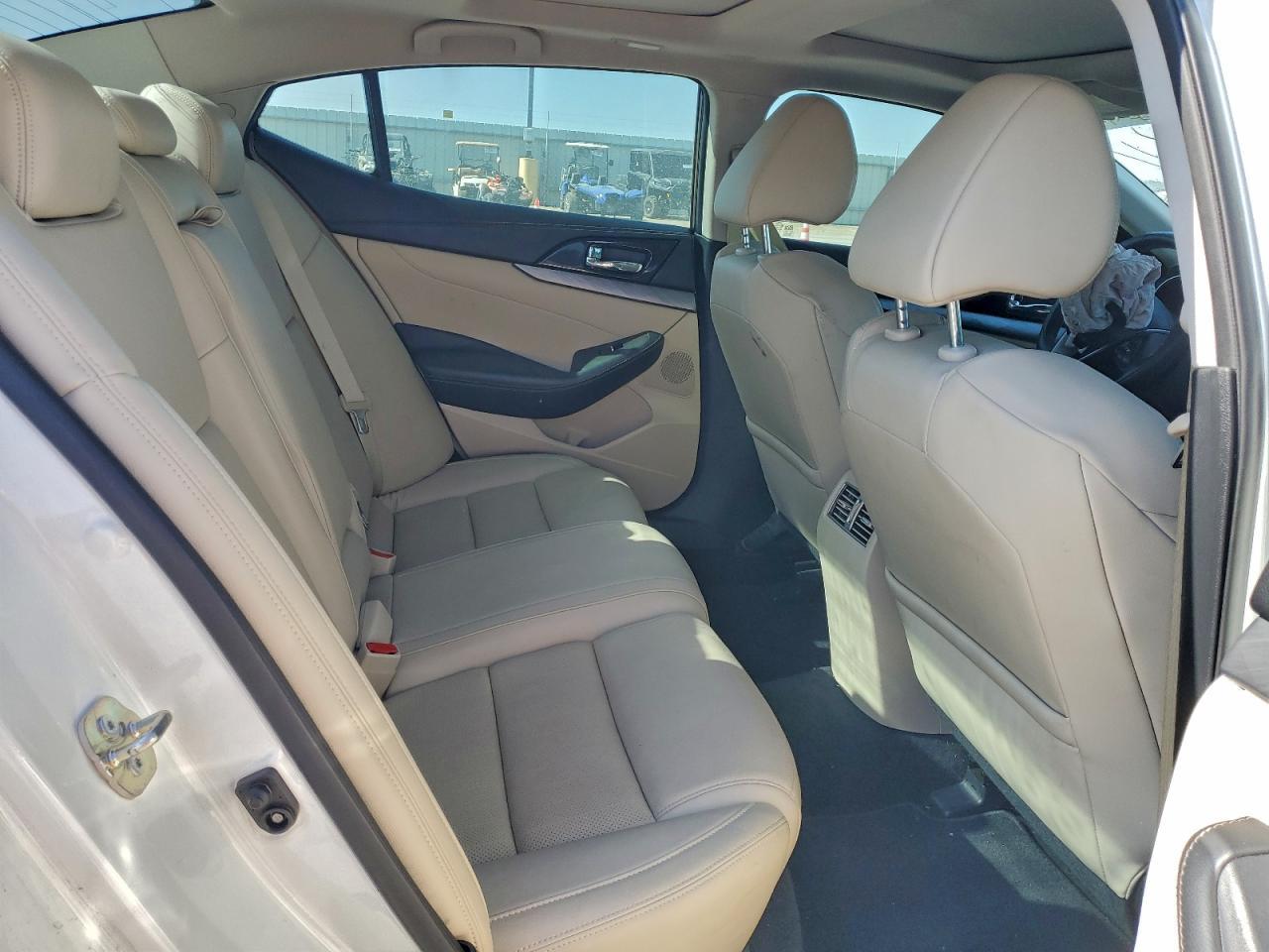 2016 NISSAN Maxima