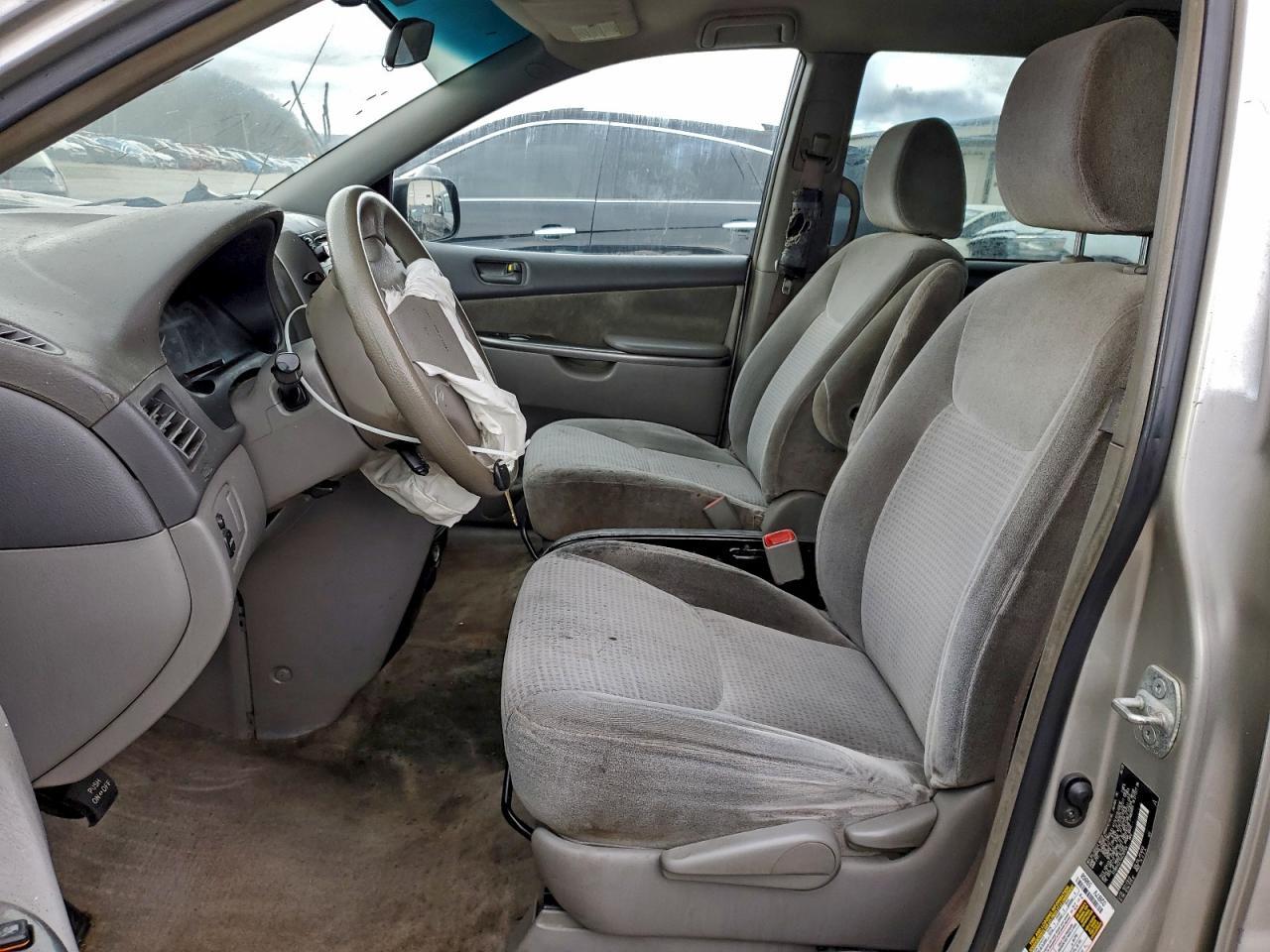 2010 TOYOTA SIENNA