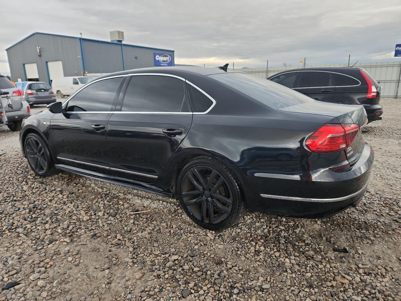 2017 VOLKSWAGEN Passat