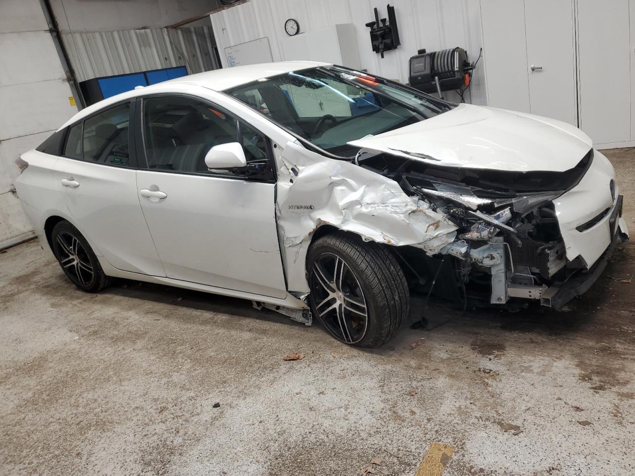 2016 TOYOTA PRIUS