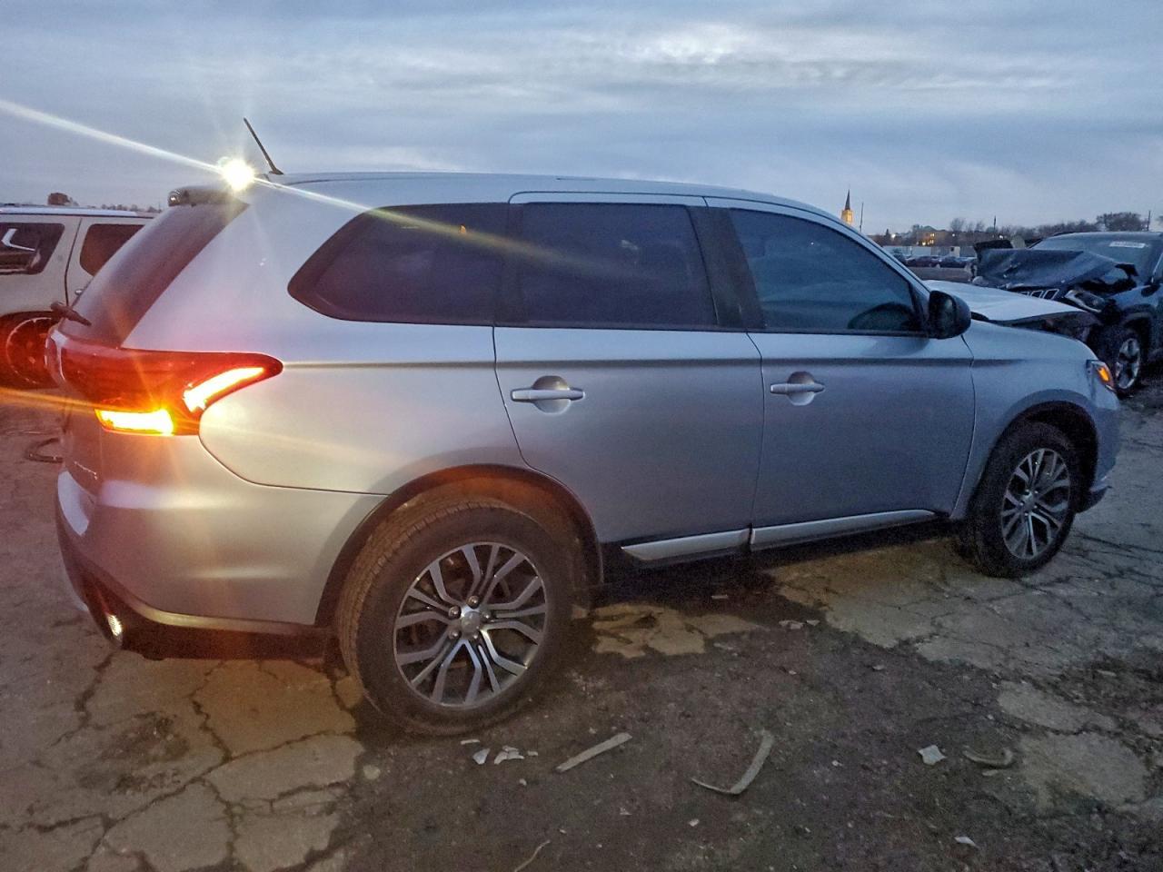 2016 MITSUBISHI outlander