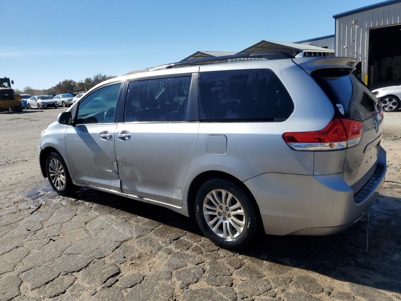 2012 TOYOTA SIENNA