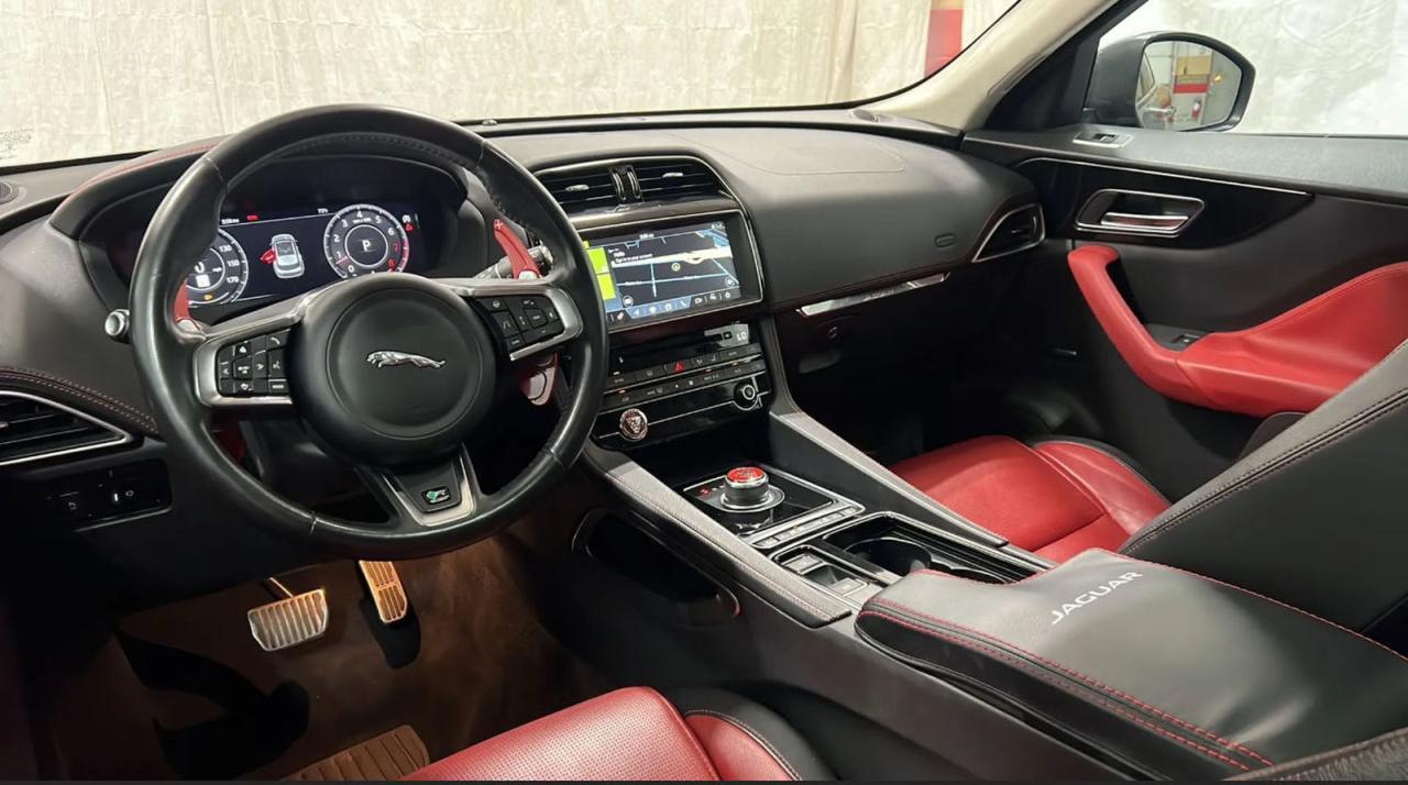 2019 JAGUAR F-Pace