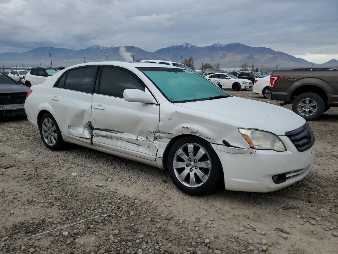 2005 TOYOTA Avalon