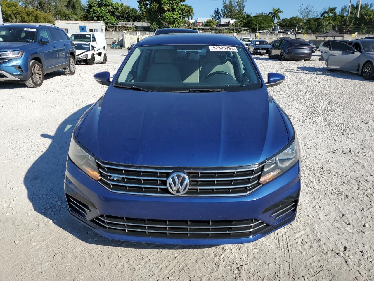 2016 VOLKSWAGEN Passat