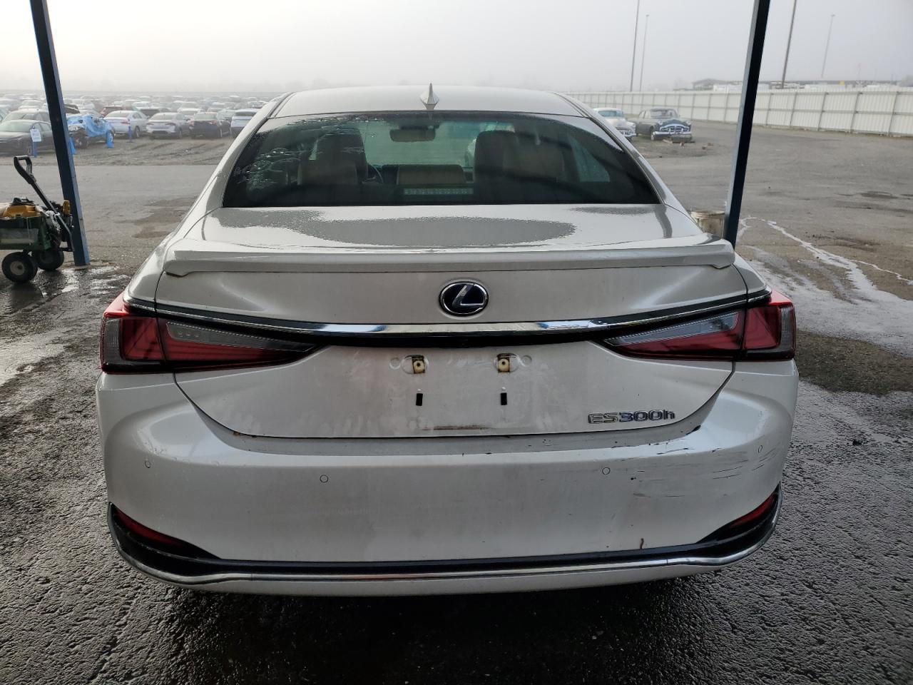 2022 LEXUS ES 300H
