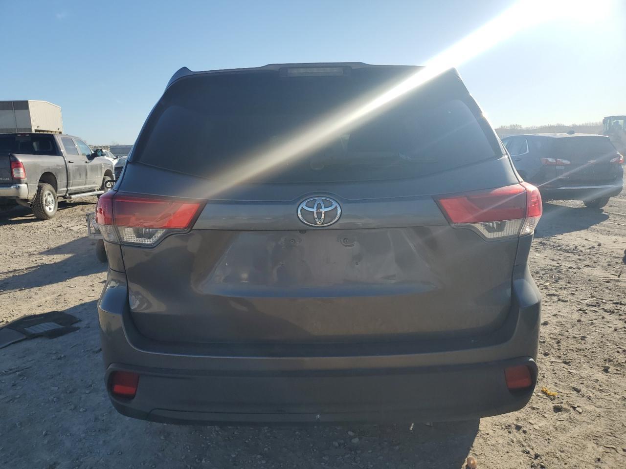 2017 TOYOTA HIGHLANDER