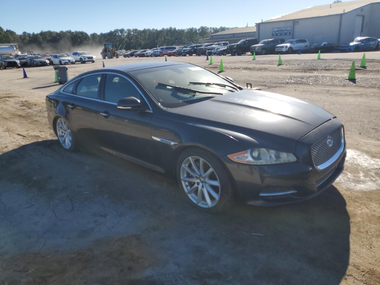 2011 JAGUAR Xj-Series