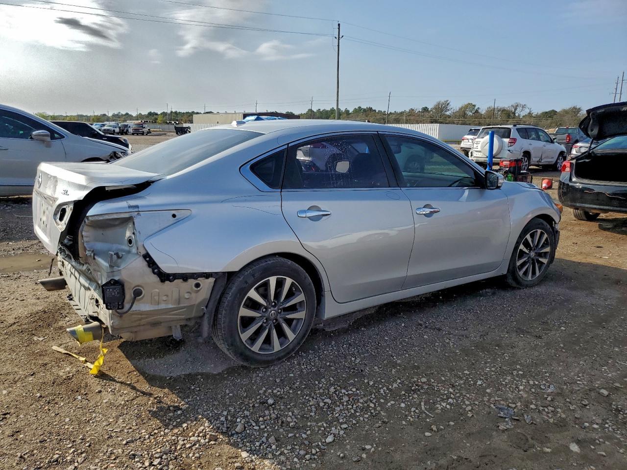 2017 NISSAN ALTIMA