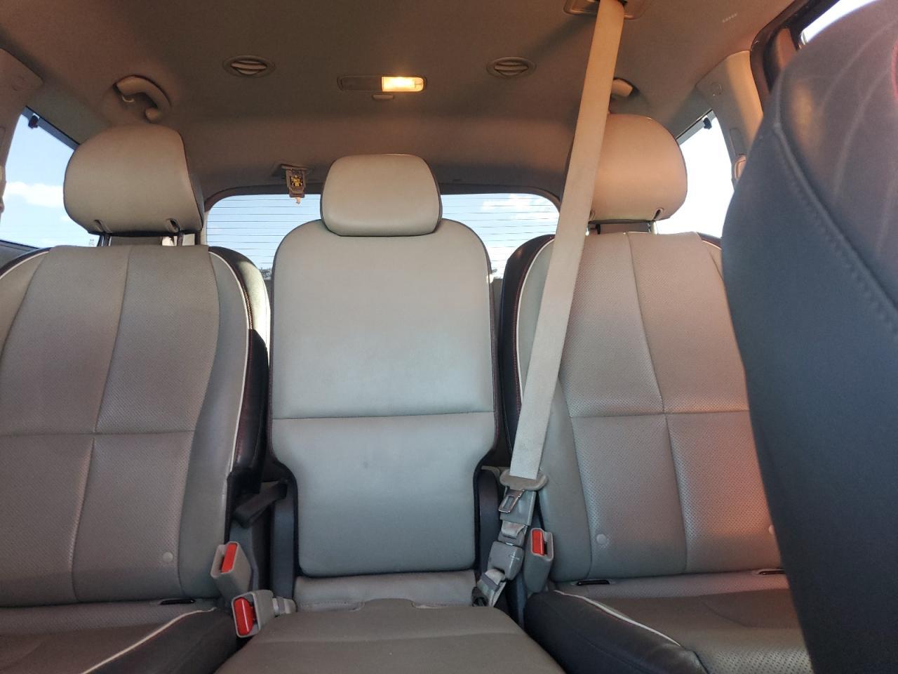 2016 KIA SEDONA
