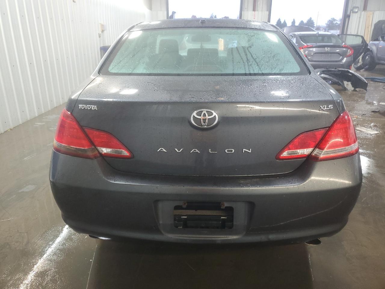 2010 TOYOTA Avalon