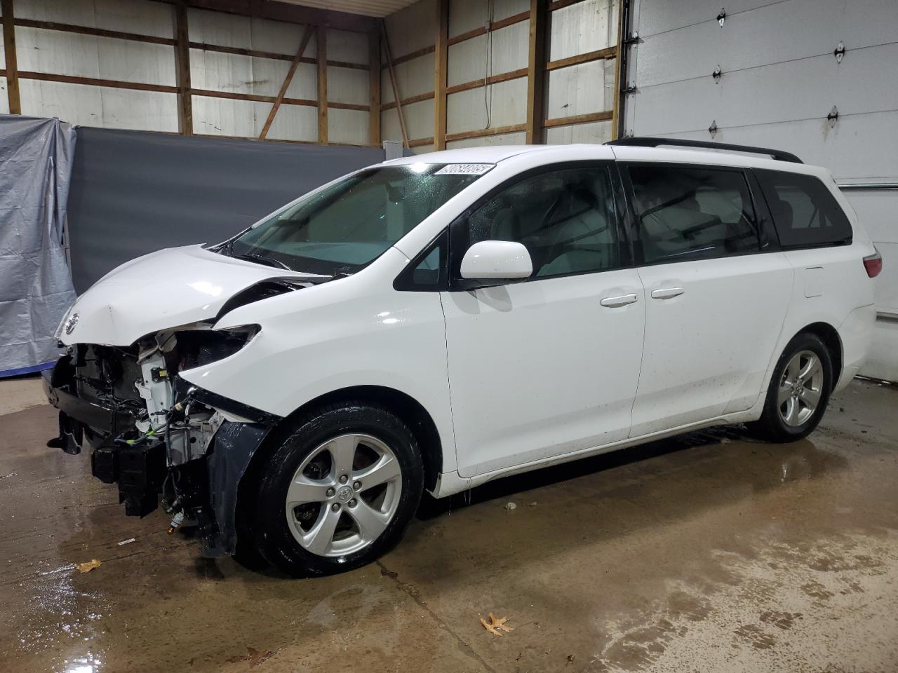 2017 TOYOTA SIENNA