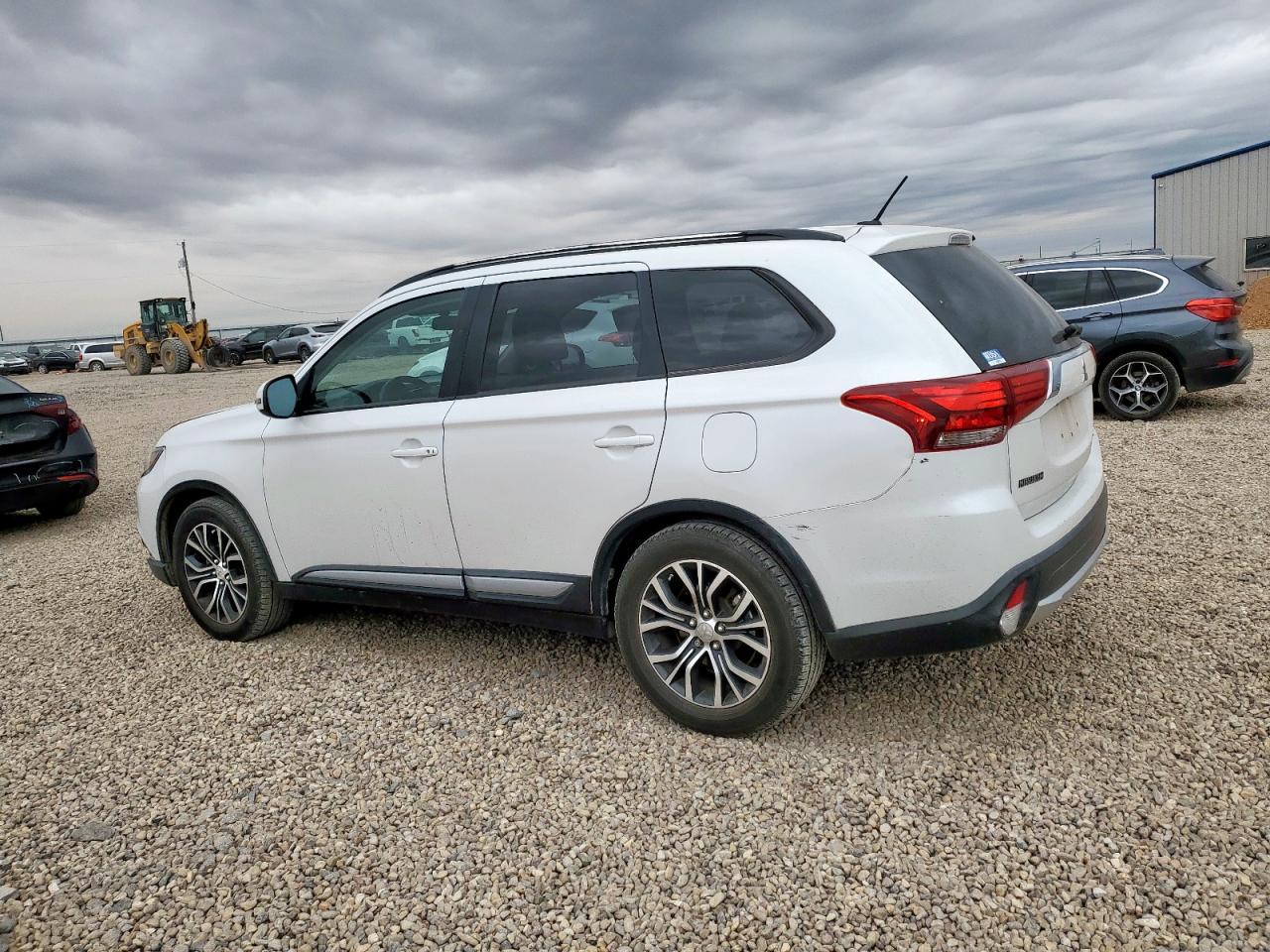 2016 MITSUBISHI outlander