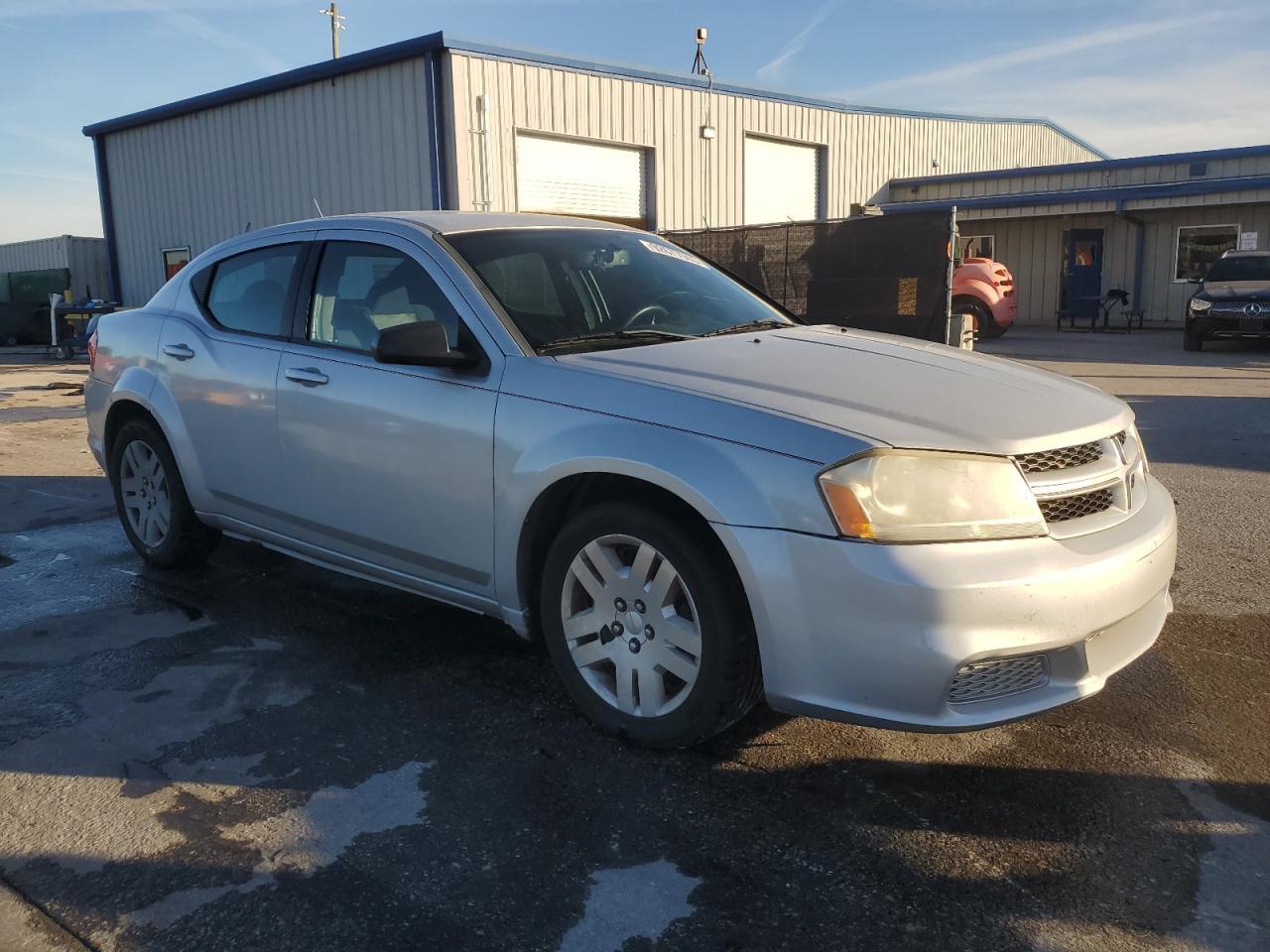 2013 DODGE Avenger