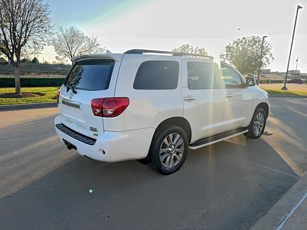 2014 TOYOTA Sequoia