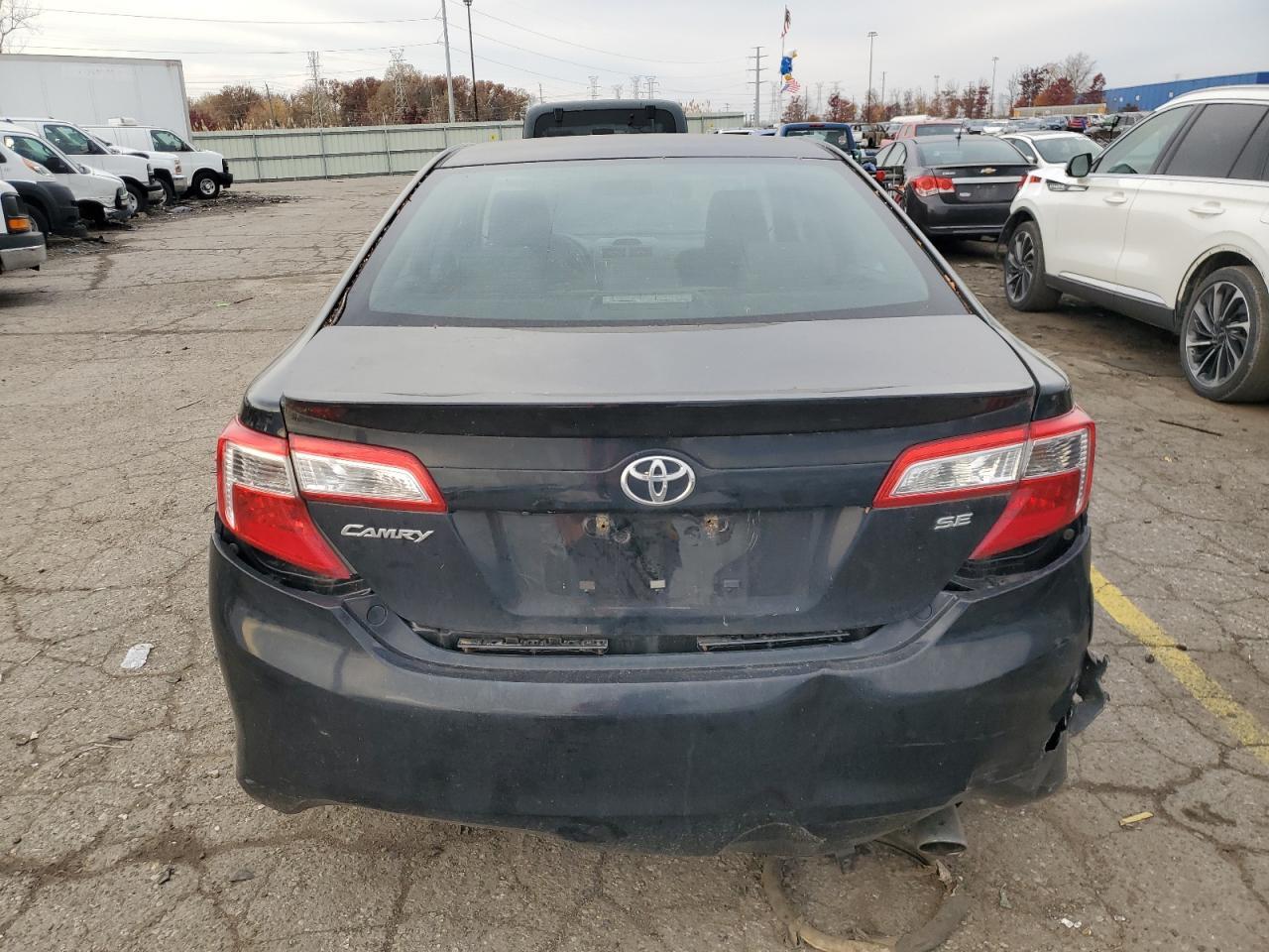 2014 TOYOTA CAMRY