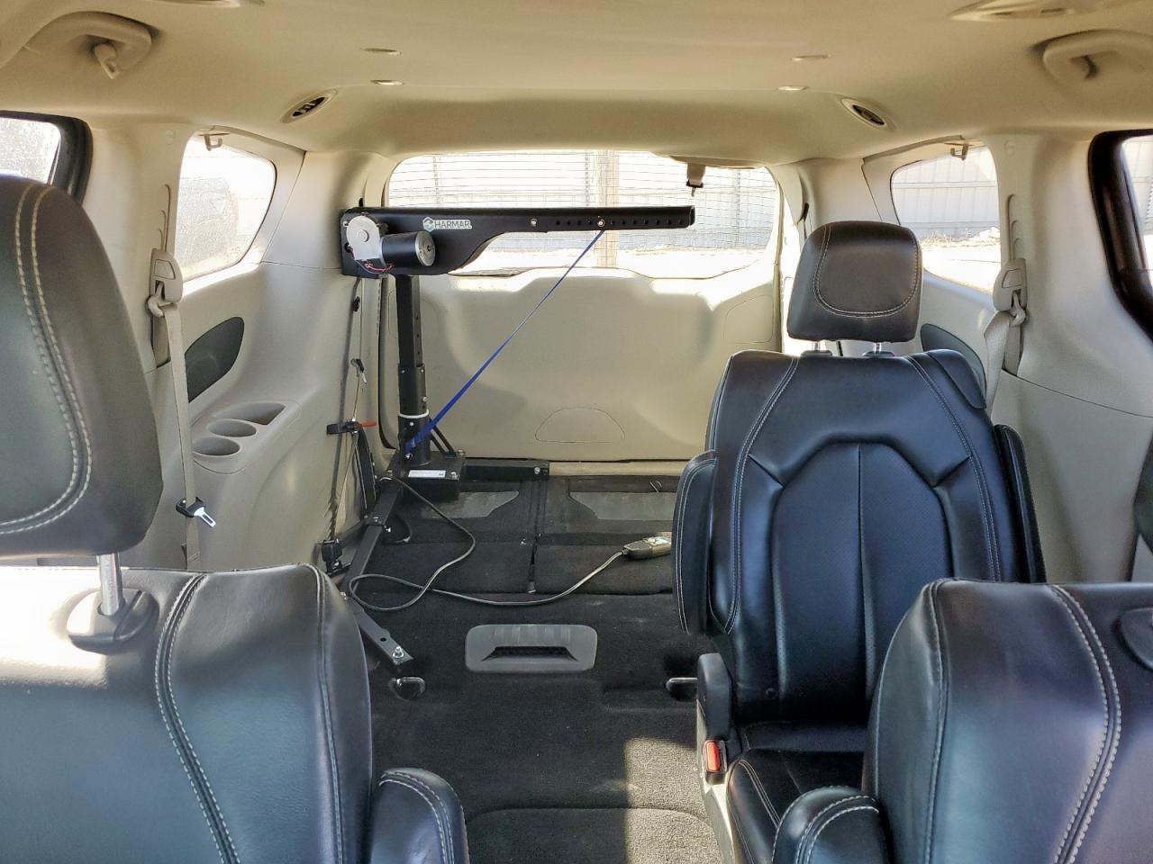 2020 CHRYSLER Voyager