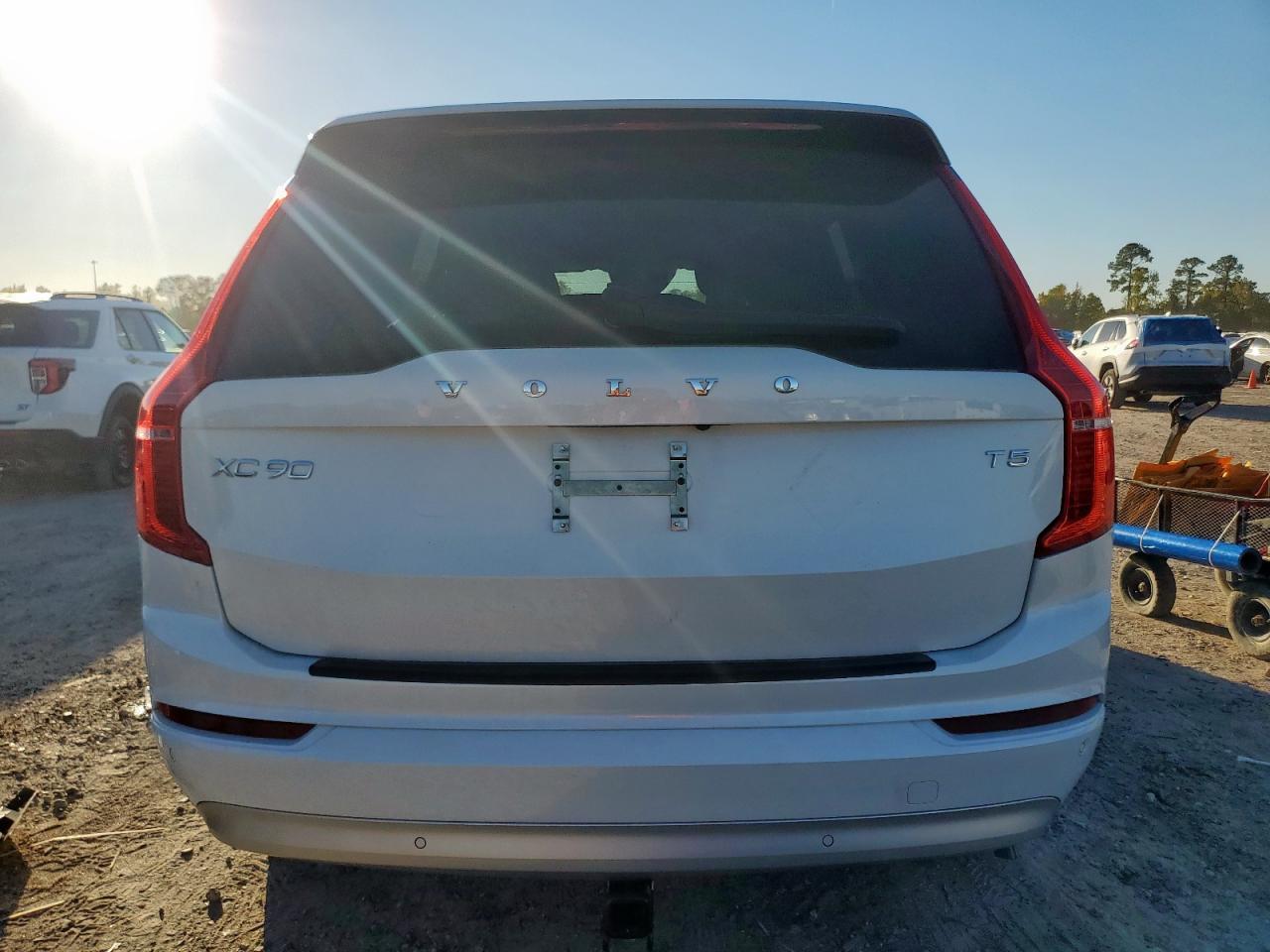 2022 VOLVO XC90