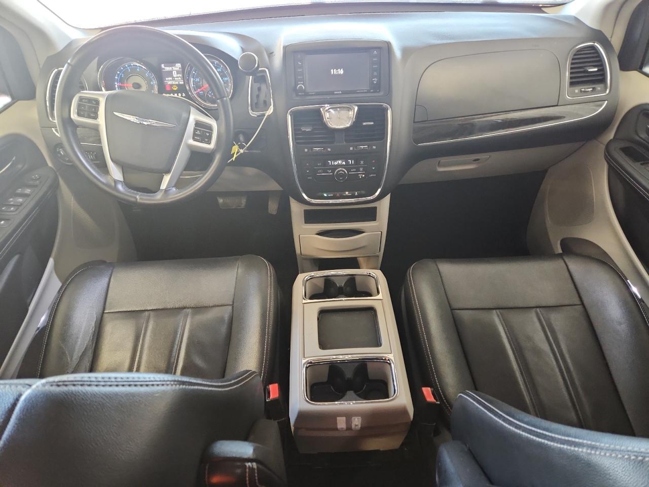 2016 CHRYSLER Town & Country