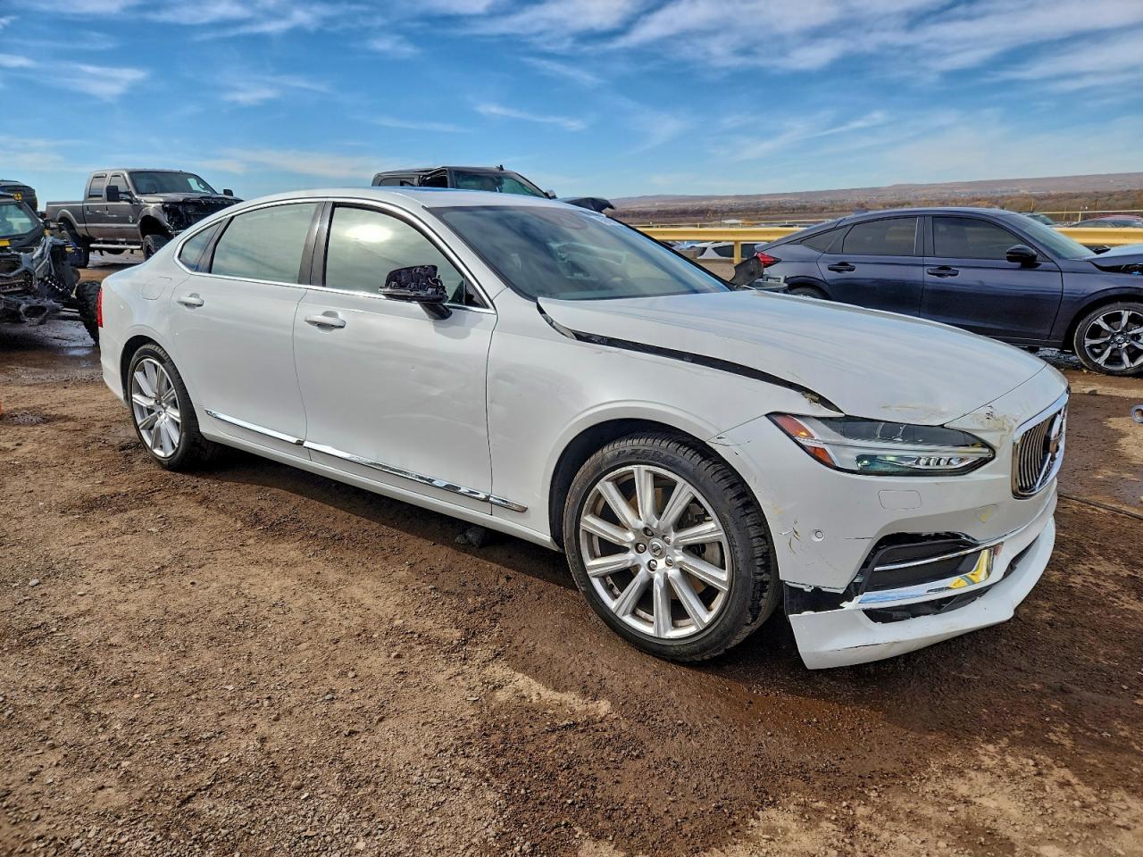 2018 VOLVO S90