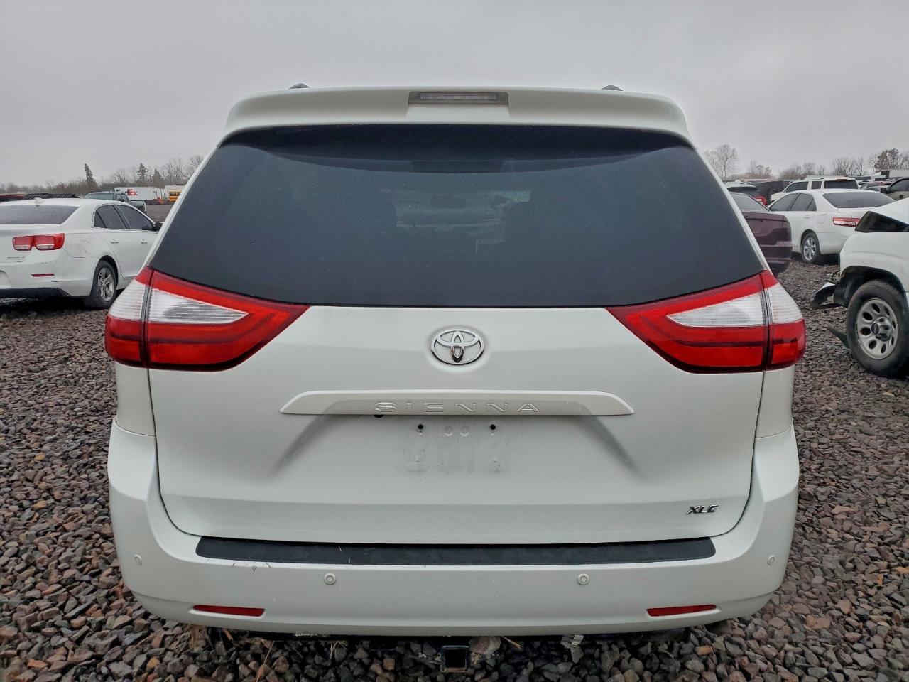 2015 TOYOTA SIENNA