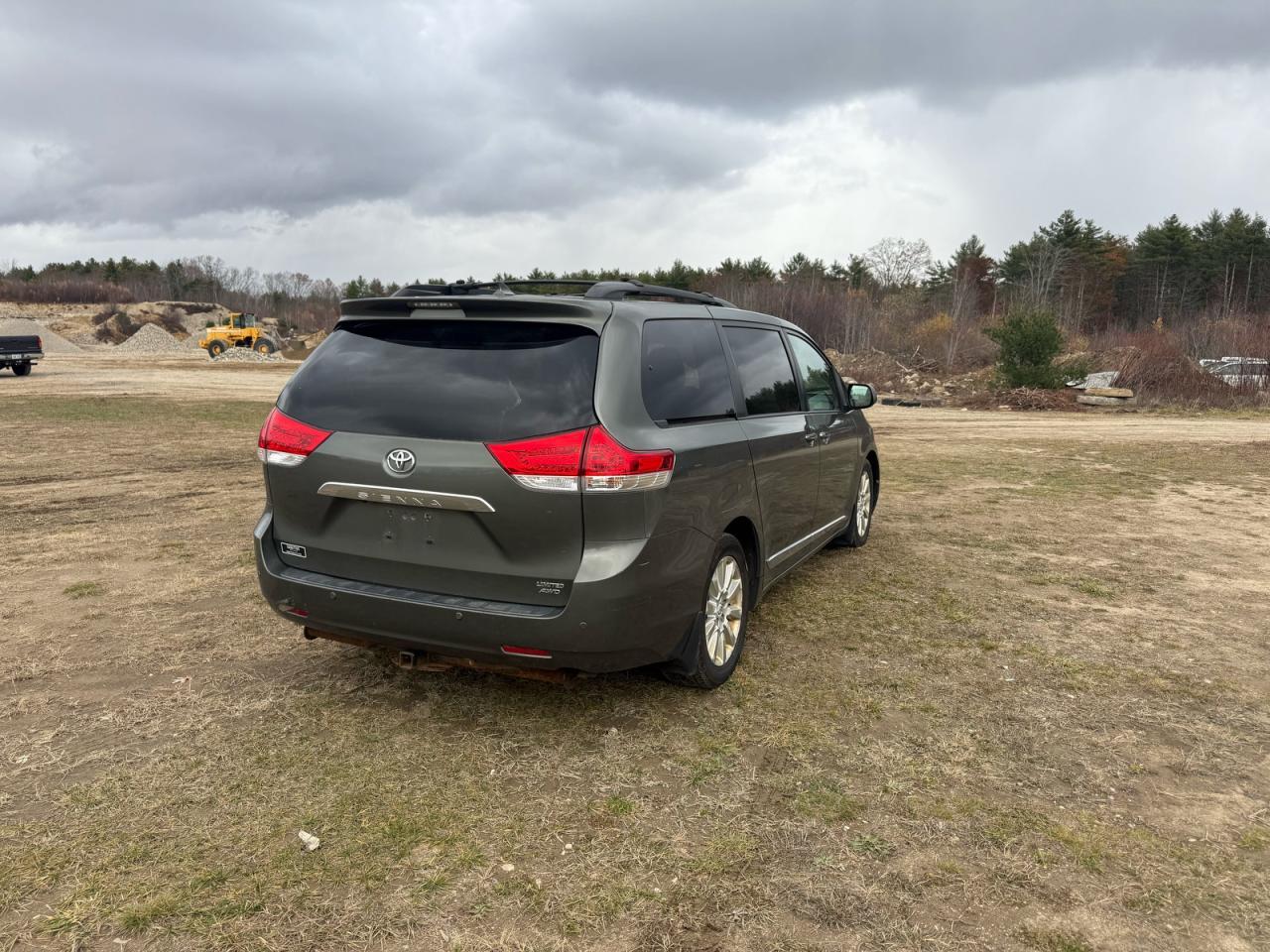 2011 TOYOTA SIENNA