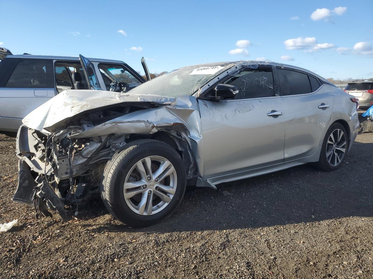 2017 NISSAN Maxima