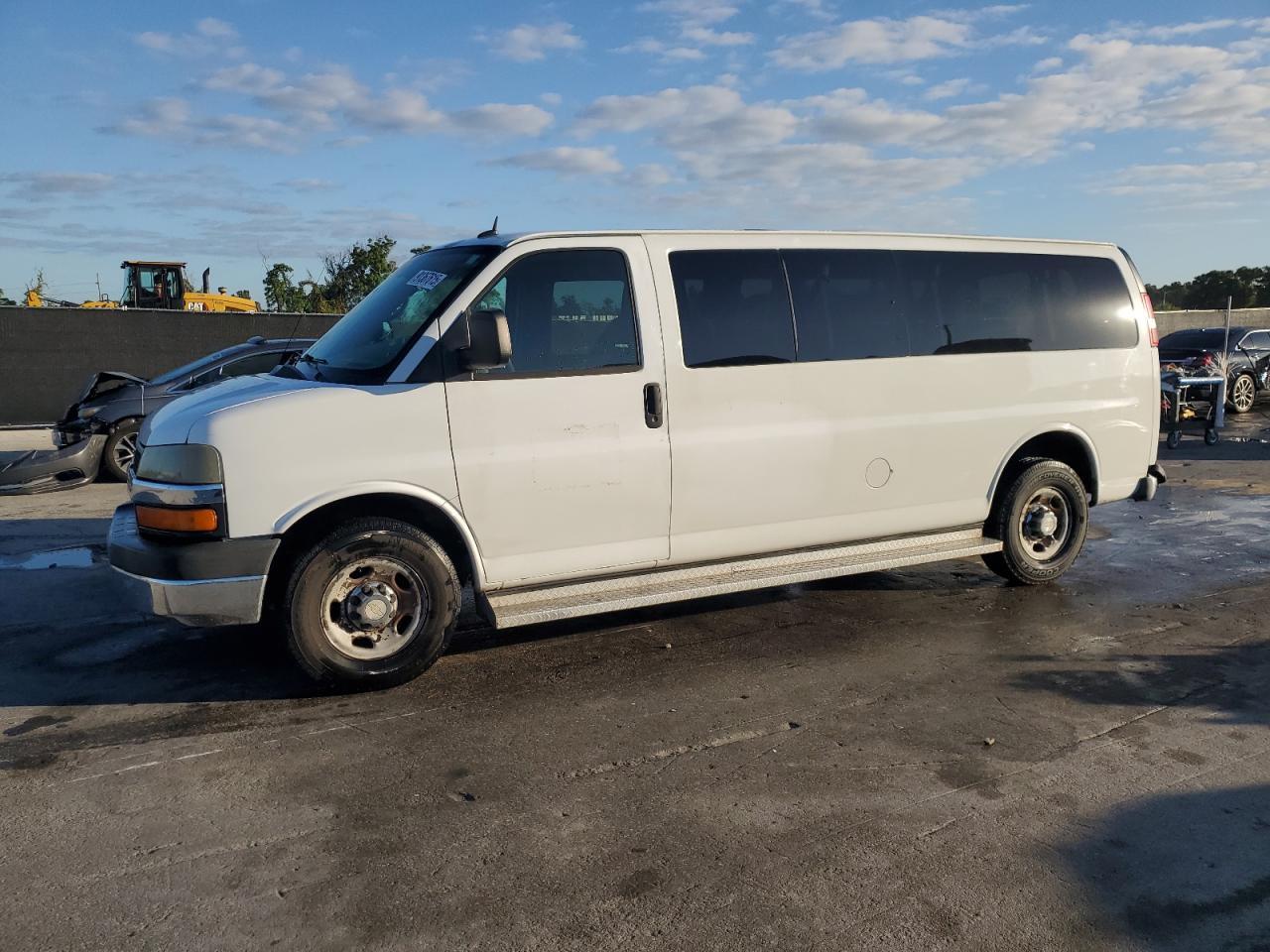2012 CHEVROLET Express 3500