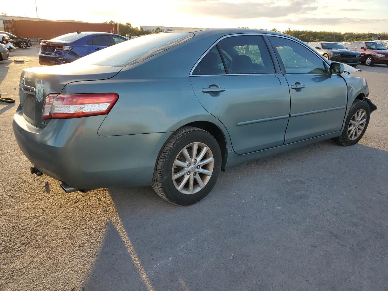 2011 TOYOTA CAMRY