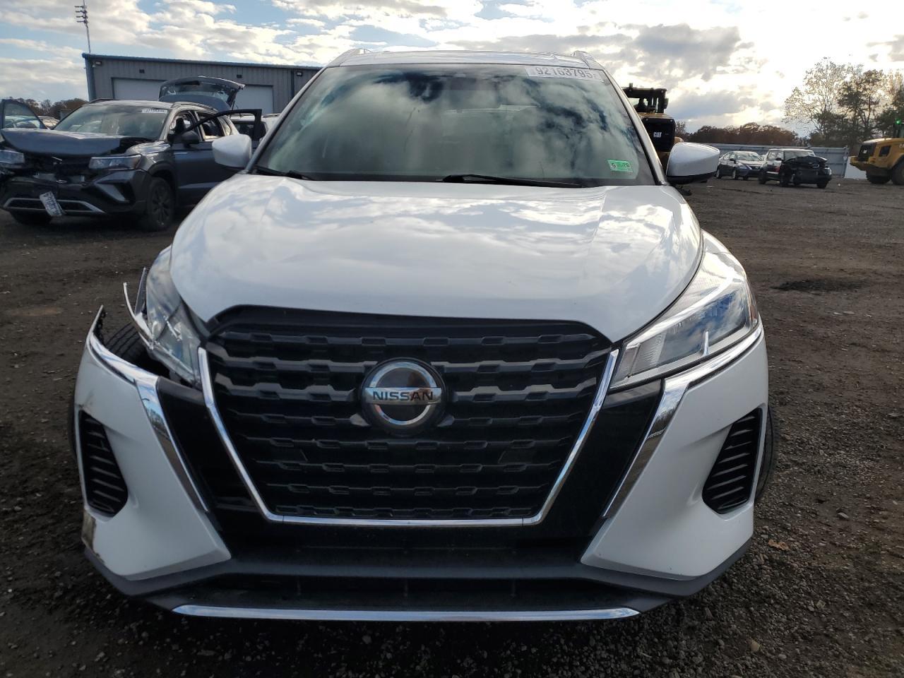 2021 NISSAN KICKS