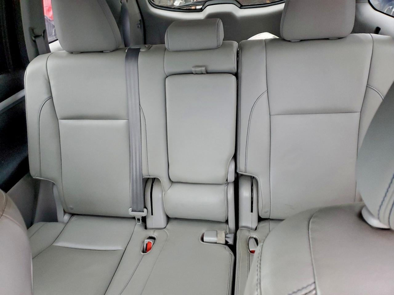 2016 TOYOTA HIGHLANDER