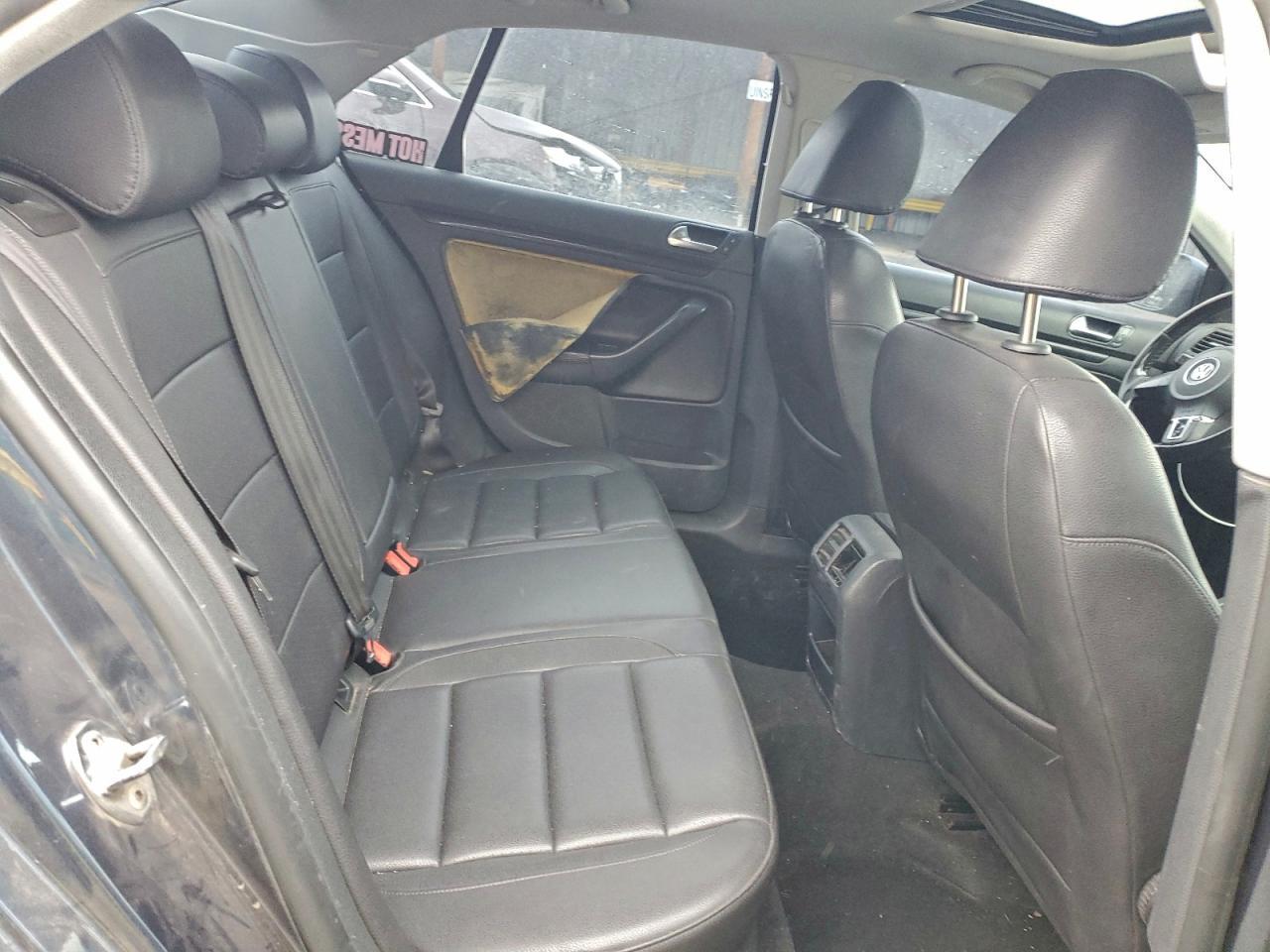 2010 VOLKSWAGEN JETTA