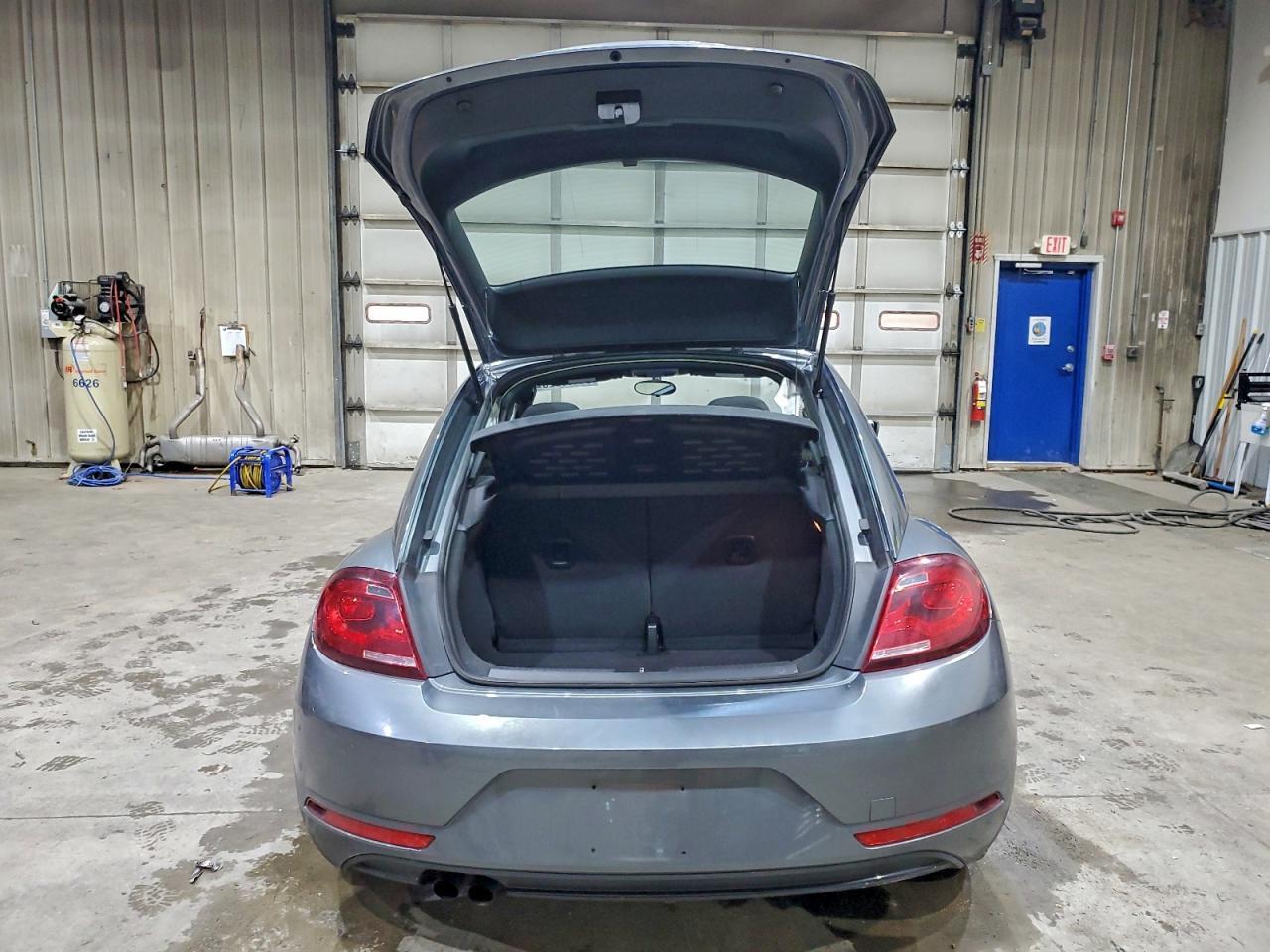 2018 VOLKSWAGEN Beetle