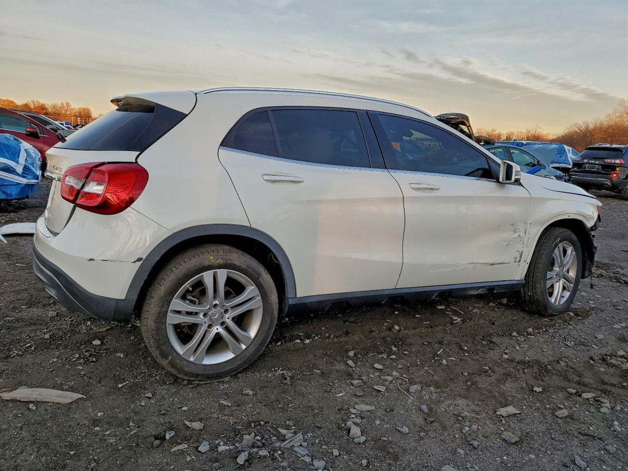 2016 MERCEDES-BENZ GLA-Class
