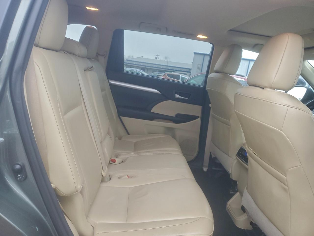 2016 TOYOTA HIGHLANDER