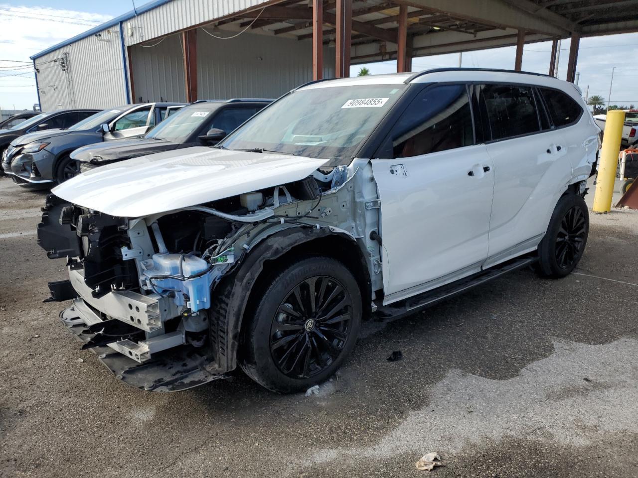 2024 TOYOTA HIGHLANDER
