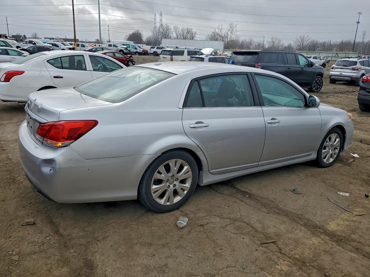 2011 TOYOTA Avalon