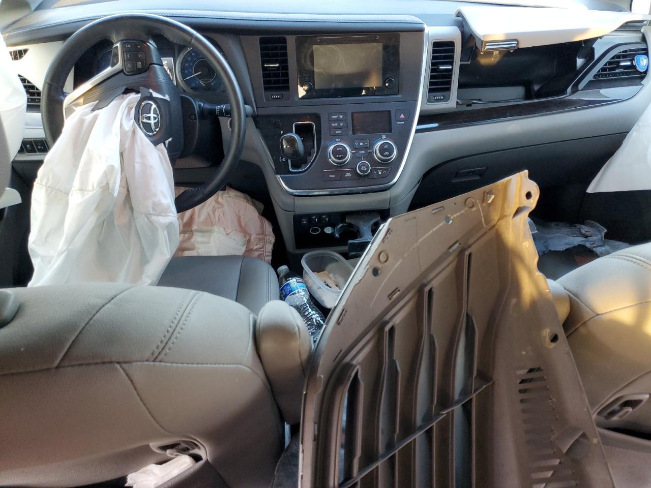 2017 TOYOTA SIENNA