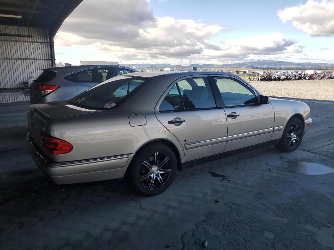 1998 MERCEDES-BENZ E-Class