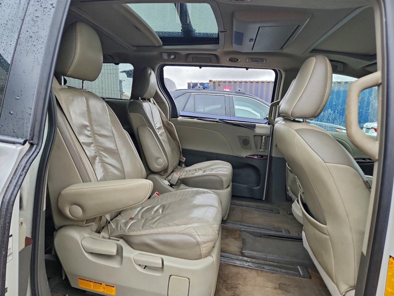 2012 TOYOTA SIENNA