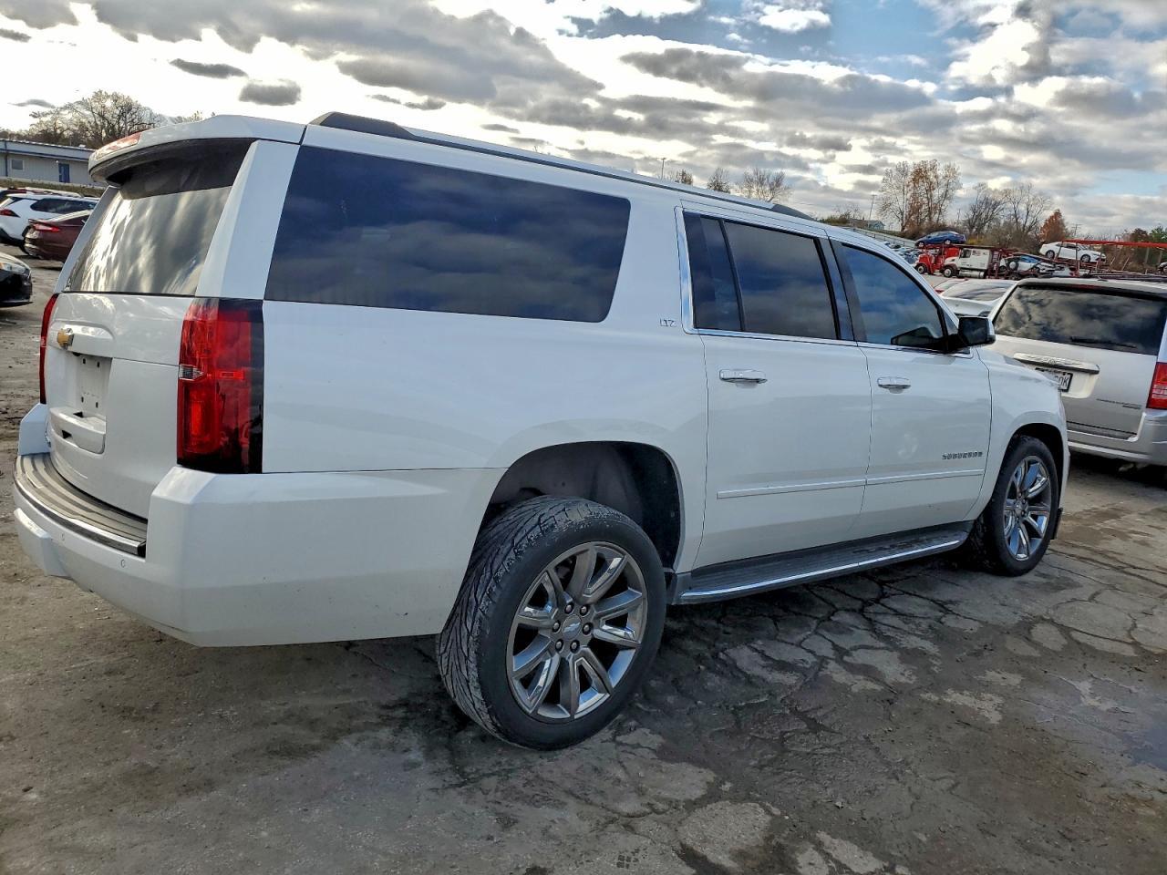 2016 CHEVROLET Suburban