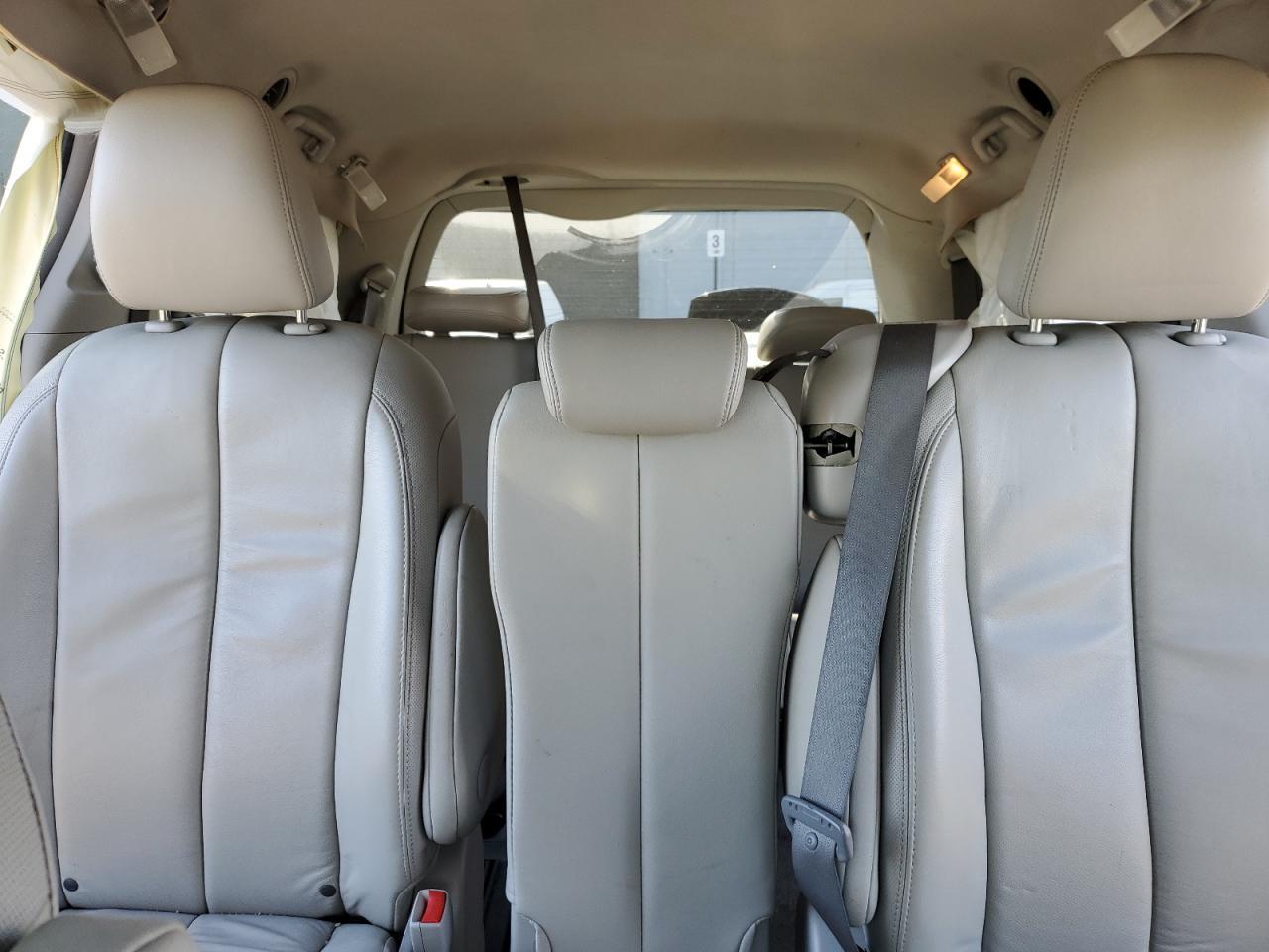 2014 TOYOTA SIENNA