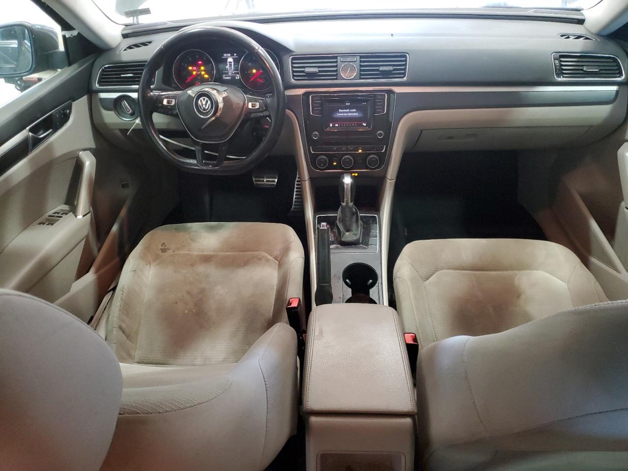 2016 VOLKSWAGEN Passat