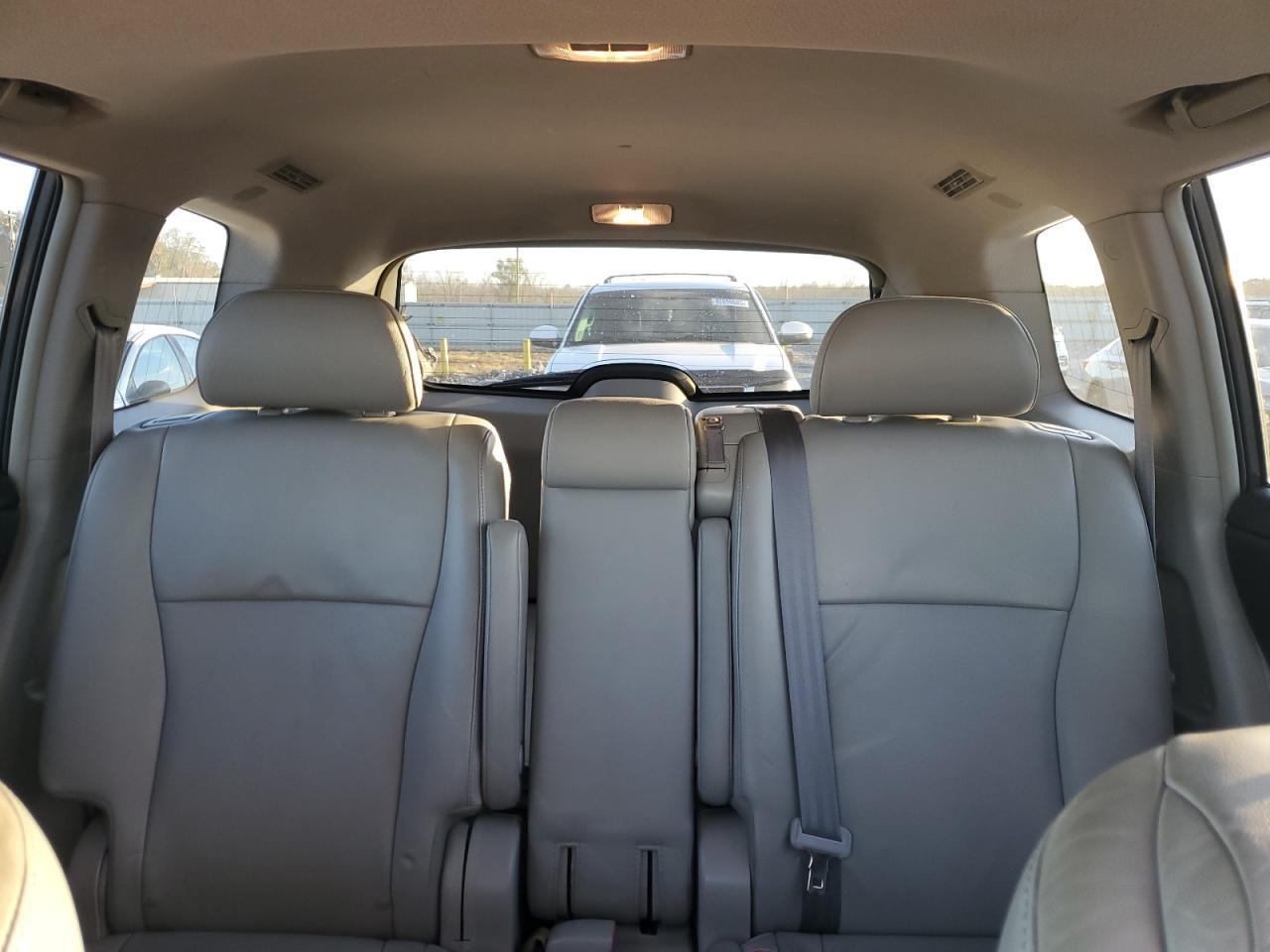 2011 TOYOTA HIGHLANDER
