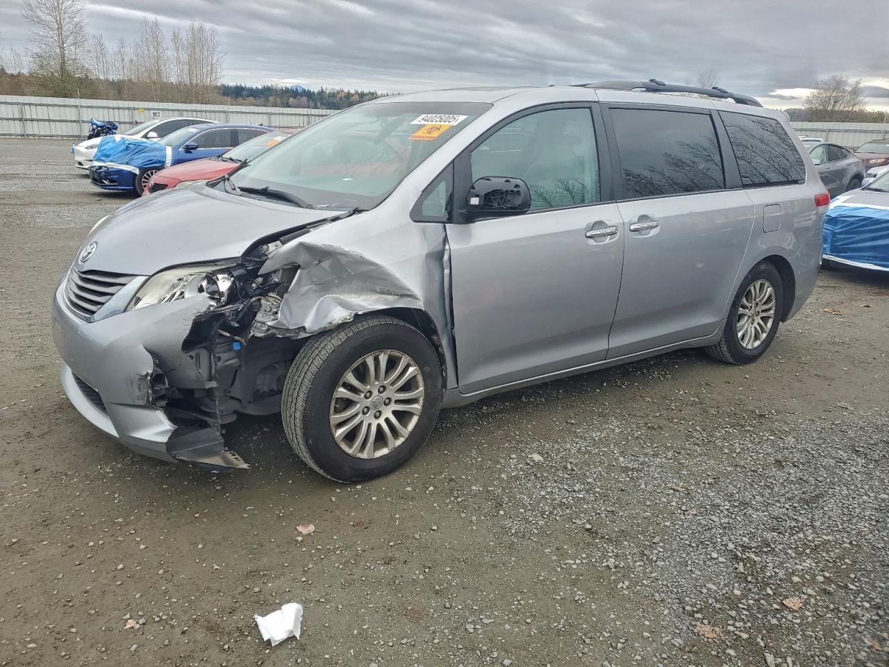2012 TOYOTA SIENNA