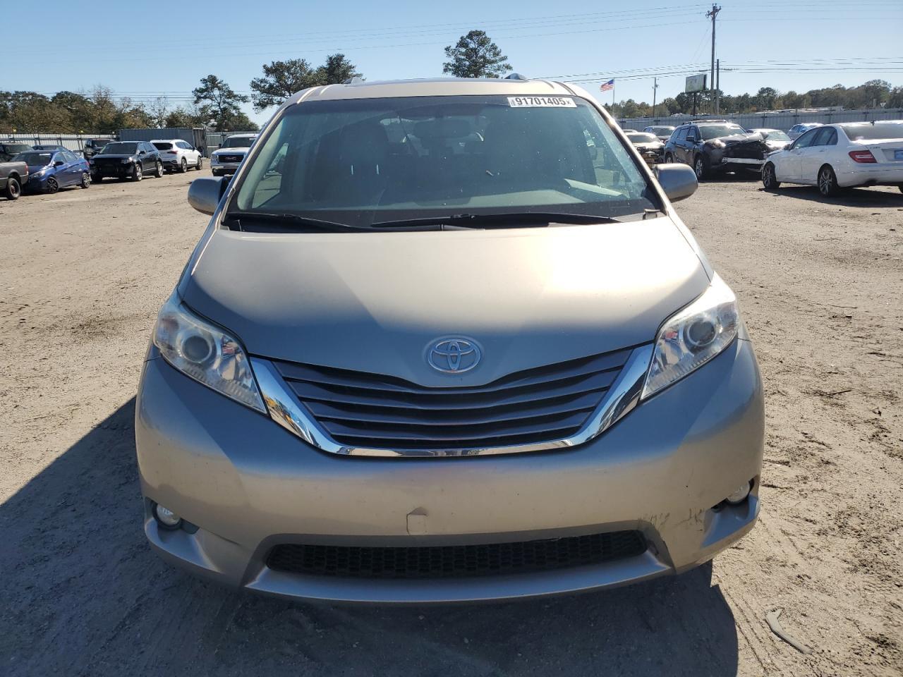 2017 TOYOTA SIENNA