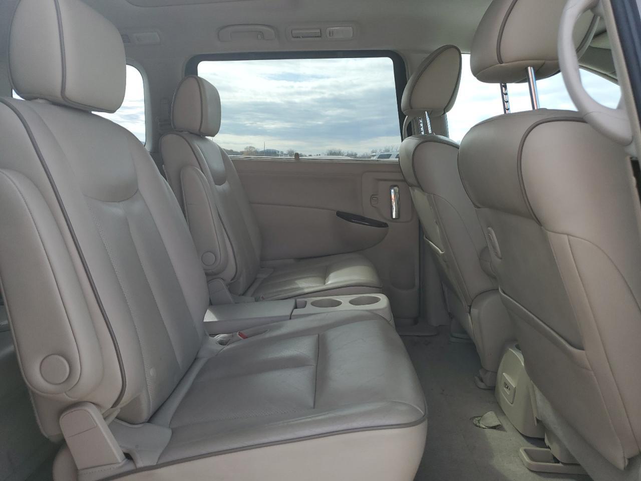 2011 NISSAN Quest