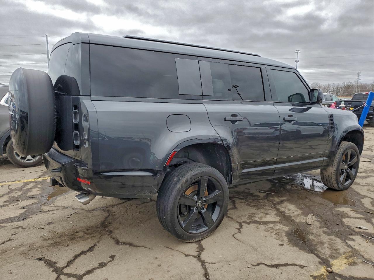 2025 LAND ROVER Defender