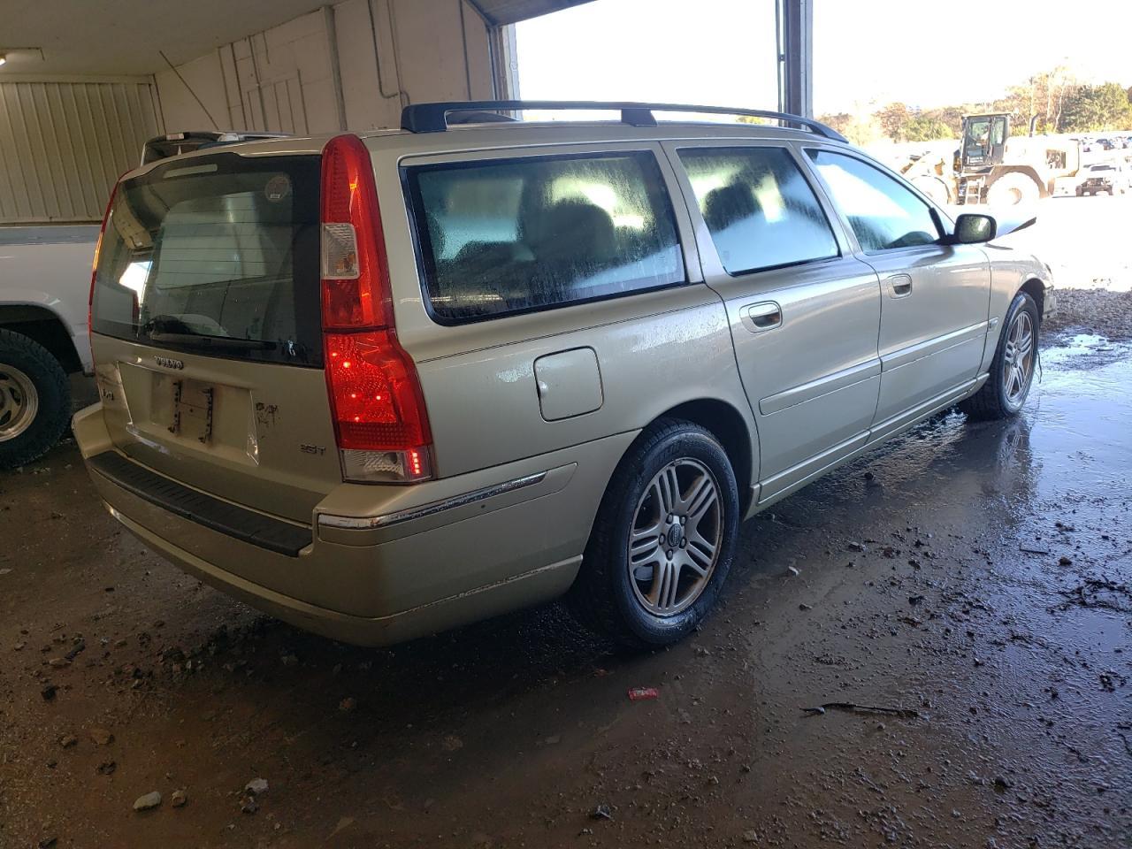 2006 VOLVO V70